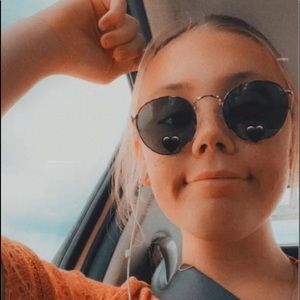 Meet your Posher, Ella